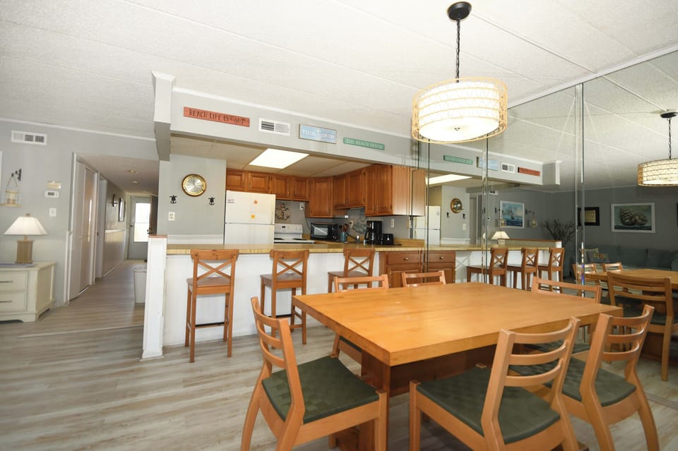 DINNING-AREA
