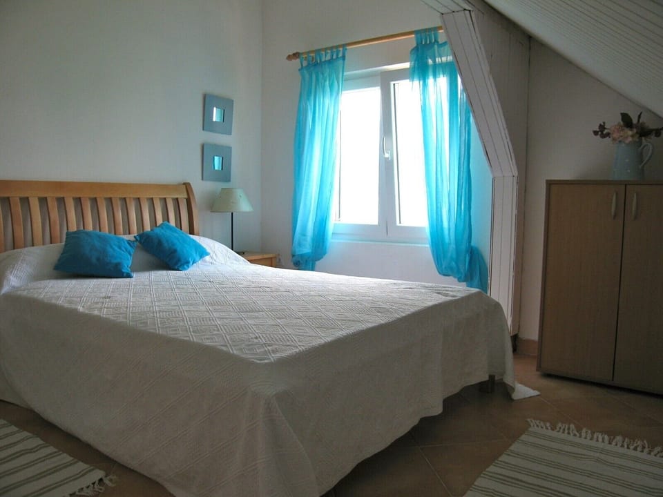 2nd Floor - Double with sea views
