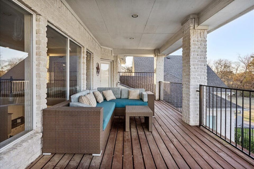 Upstairs balcony seating