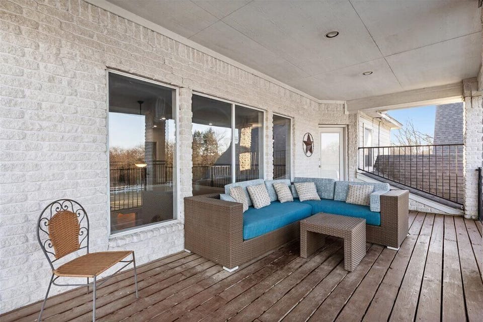 Upstairs balcony seating