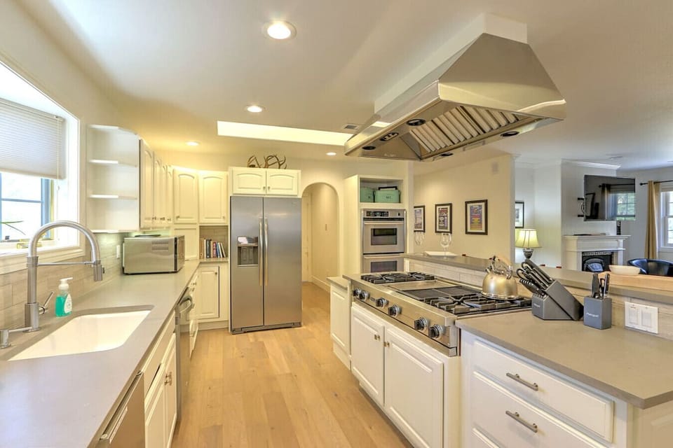 Chef’s kitchen with gas cook top and double ovens