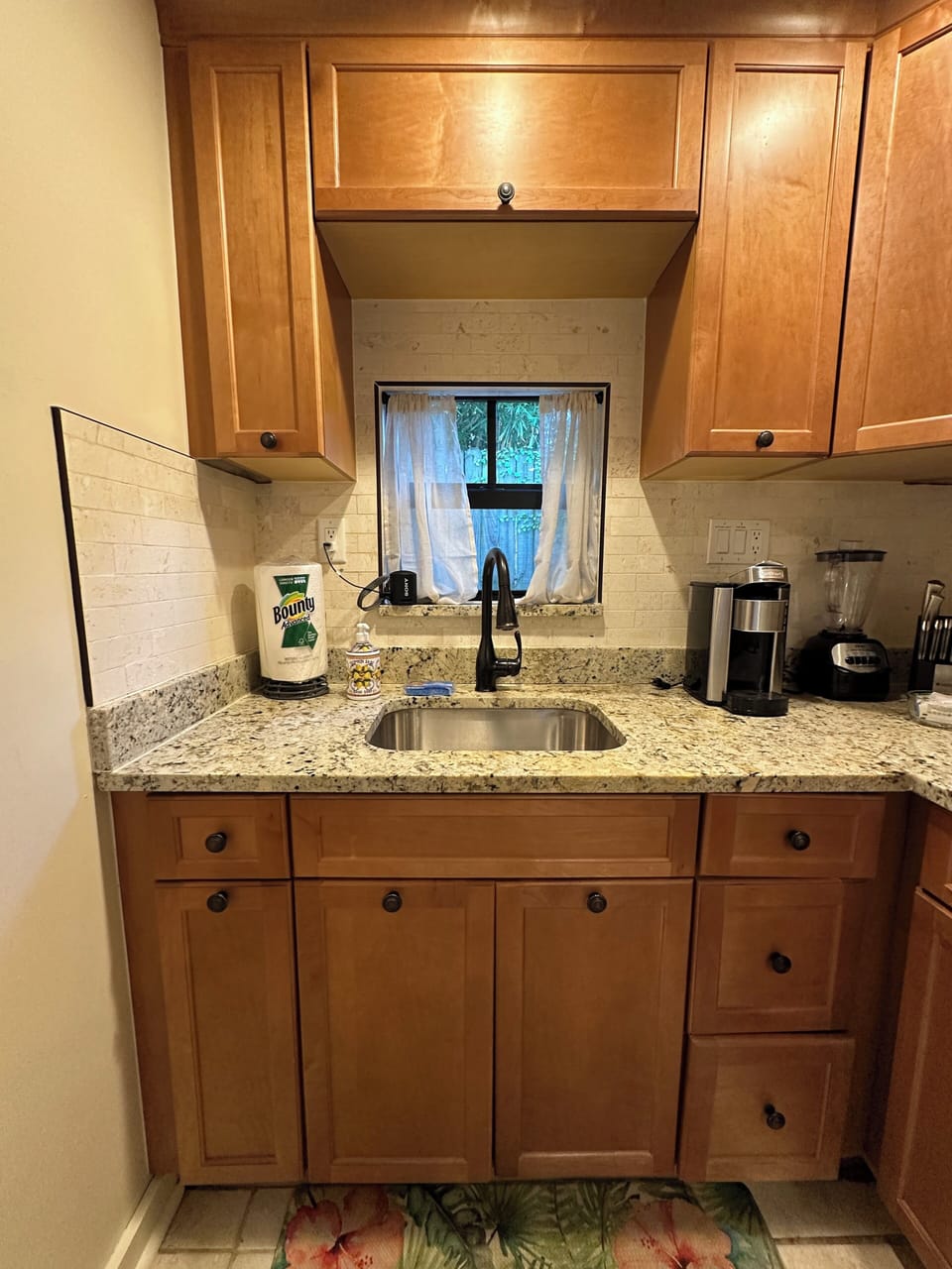 Guests report a fully-stocked kitchen with Cuisinart pots and pans.