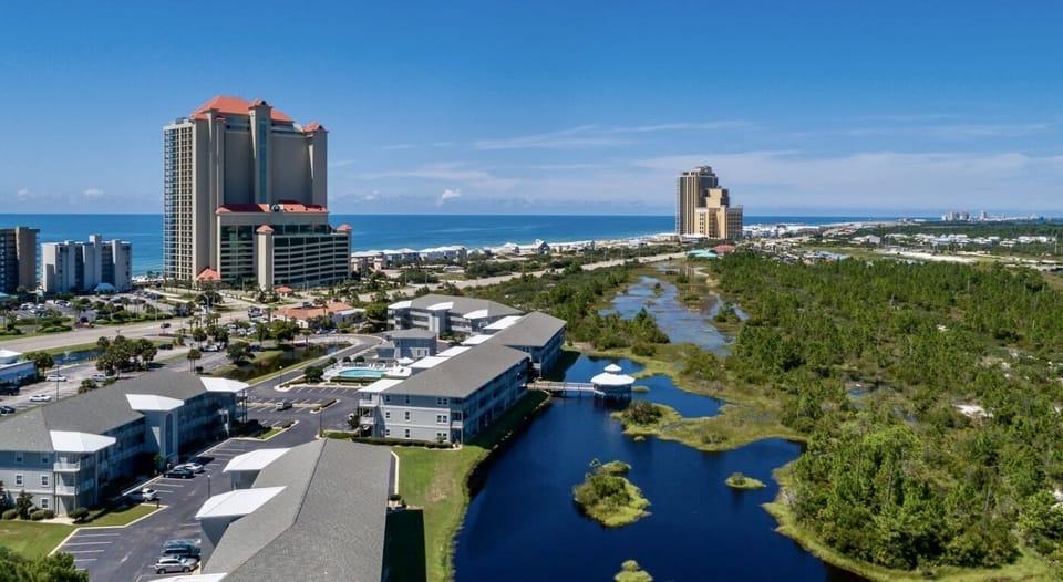 Romar Lakes 203B, 2 Bedroom 2 Bathroom. 2nd Floor. Sleeps 4. Managed by Island Rentals