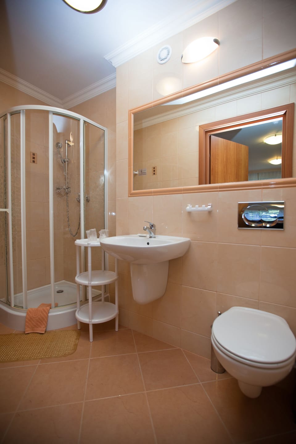 Triple Room, Balcony | Bathroom | Shower, designer toiletries, hair dryer, towels