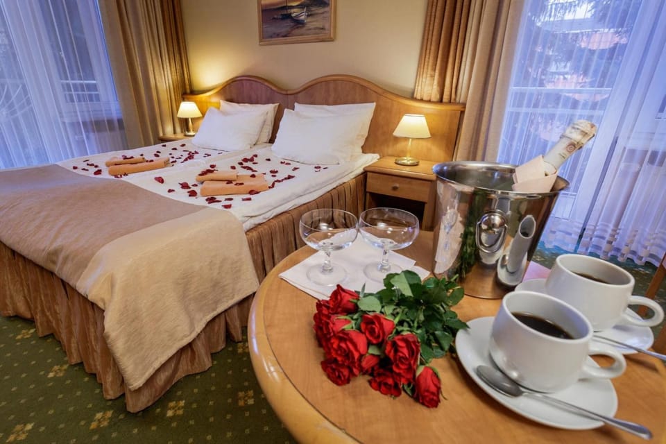 Double Room, Balcony | Desk, soundproofing, iron/ironing board, cribs/infant beds
