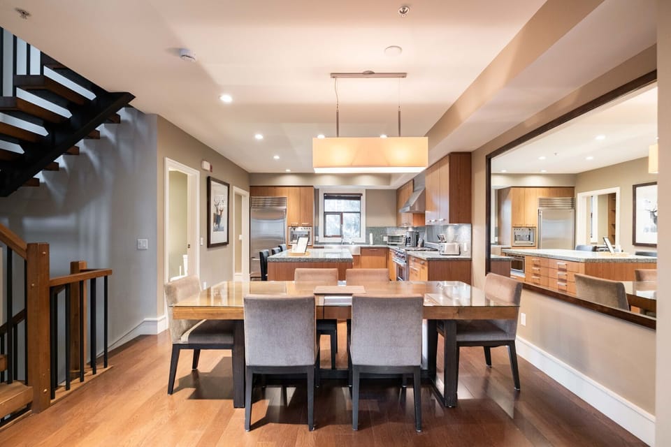 Dining area: Seats six people