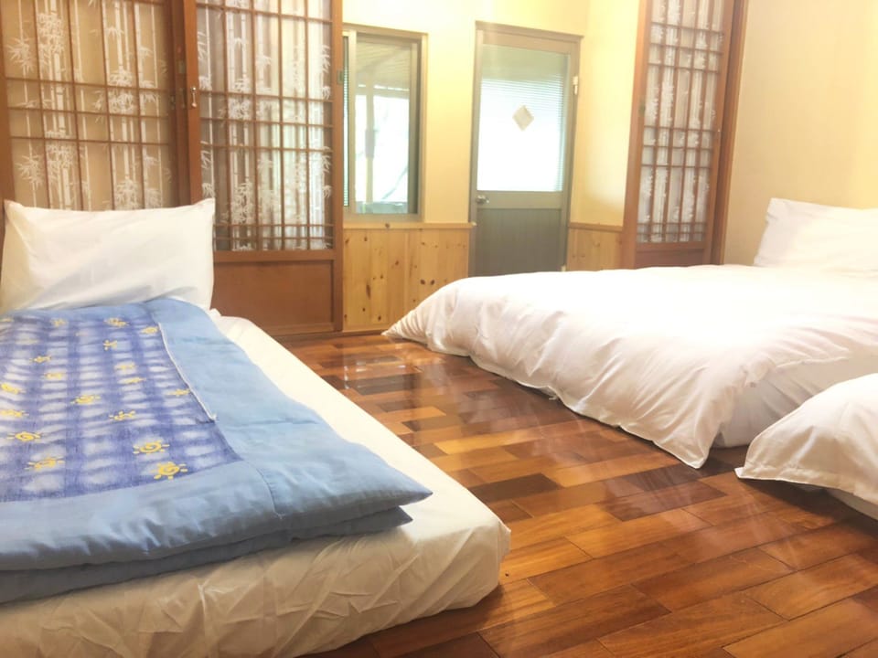 Family Suite | Premium bedding, desk, blackout drapes, free WiFi