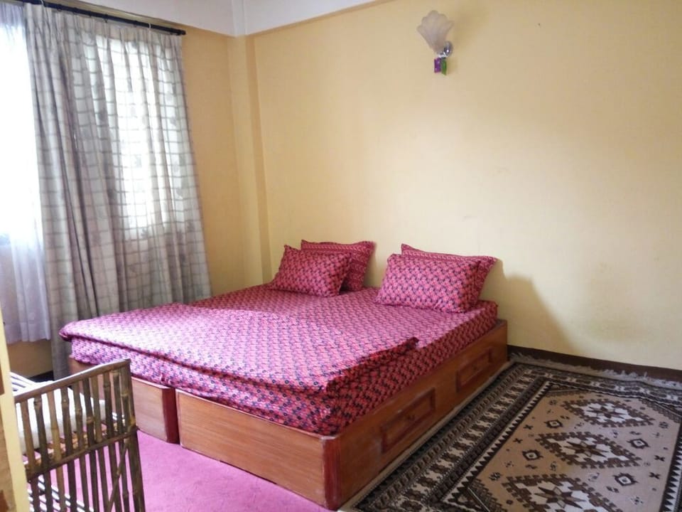 Apartment, 2 Bedrooms, Smoking, Ground Floor | 2 bedrooms, in-room safe, free WiFi