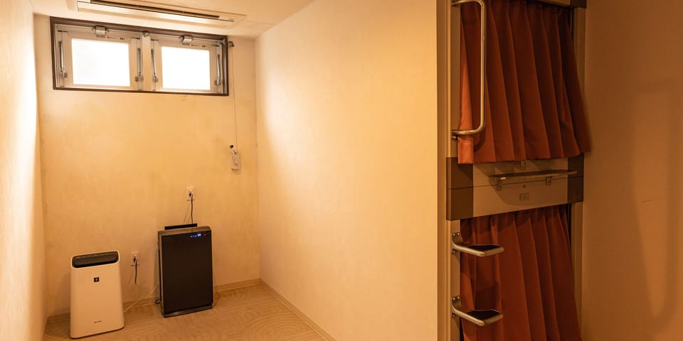 Capsule room for women only (Non-Smoking) | Free WiFi, bed sheets