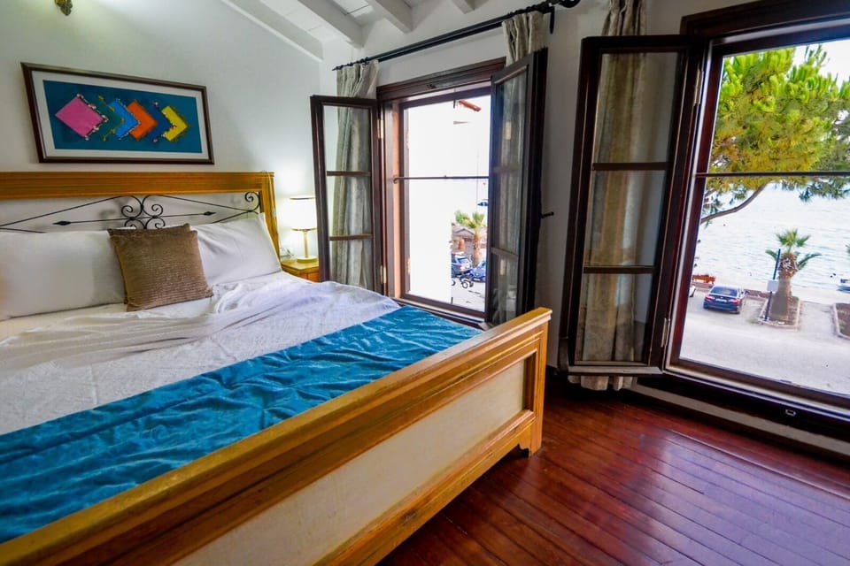 Standard Double Room, Sea View, Beachfront | WiFi (free), bed sheets