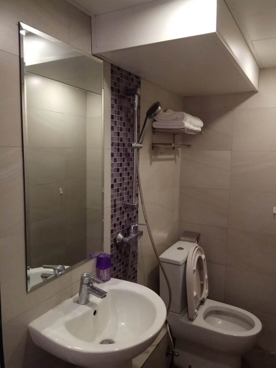 Romantic Double Room, 1 Double Bed | Bathroom | Shower, free toiletries, hair dryer, bathrobes