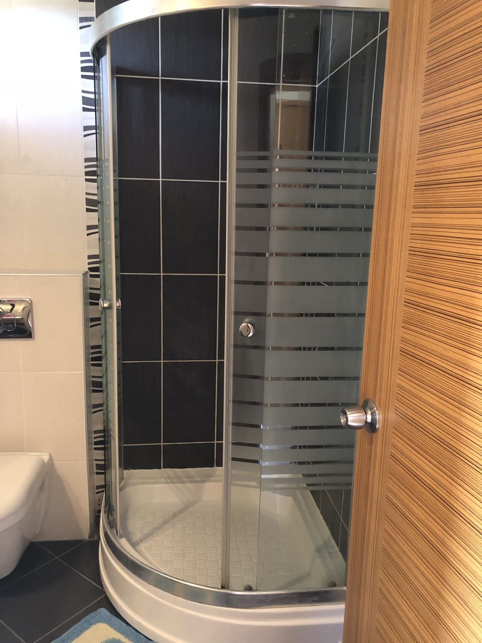 Basic Double or Twin Room | Bathroom shower
