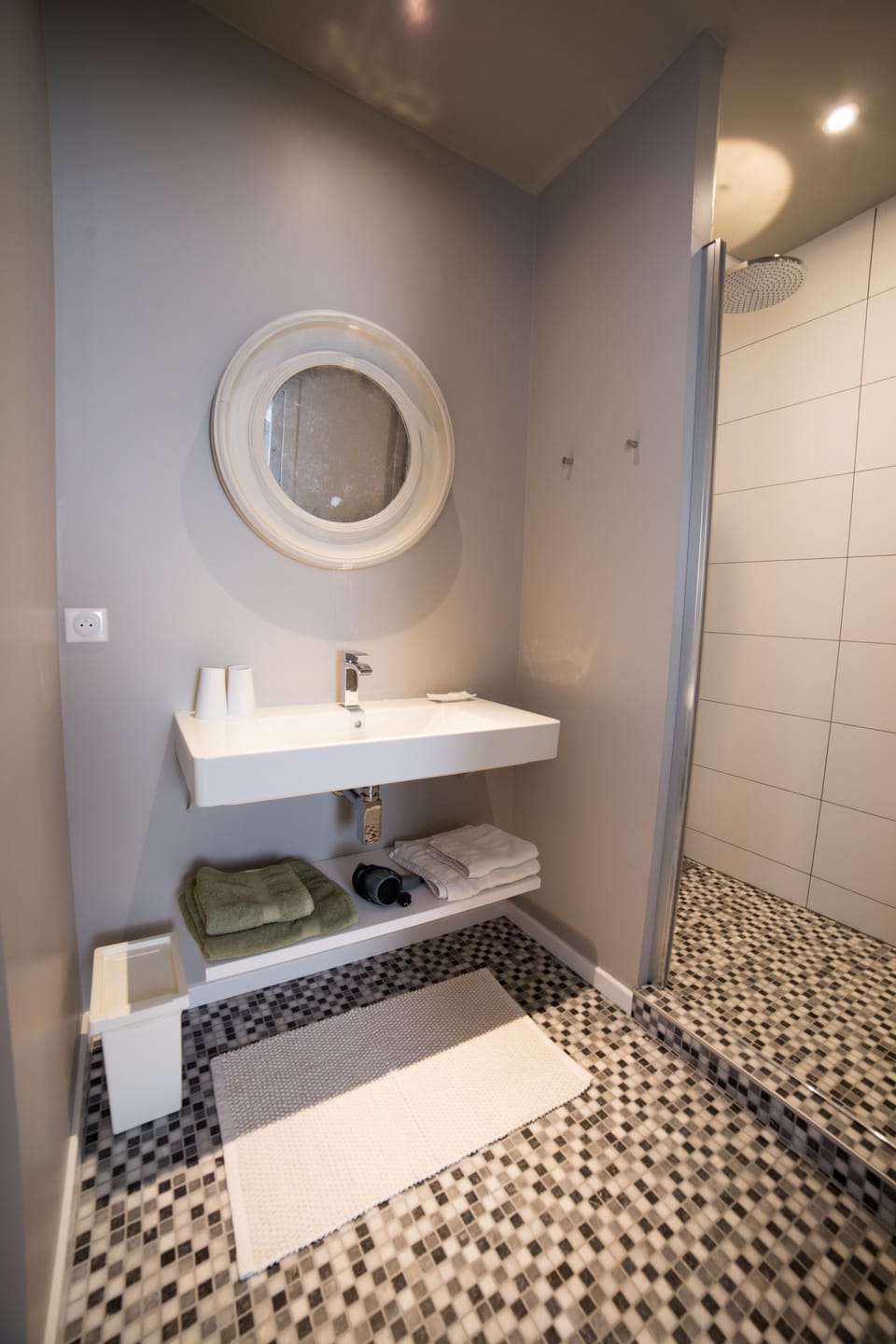 Comfort Double Room | Bathroom | Shower, hair dryer, towels