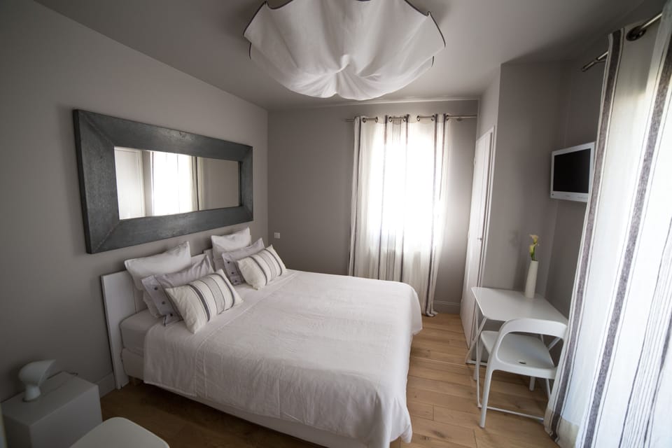 Comfort Double Room | Individually decorated, individually furnished, soundproofing