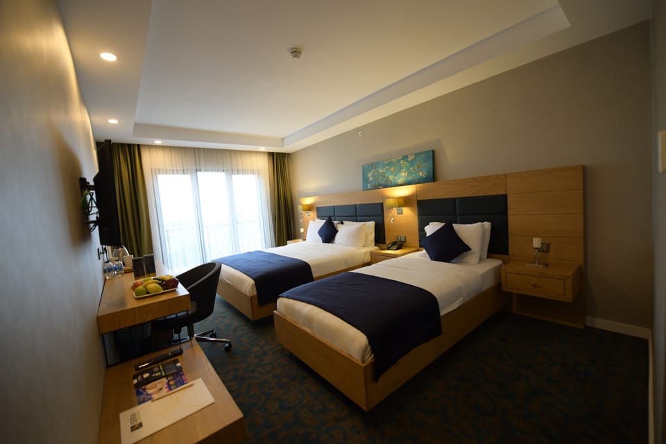Deluxe Triple Room, 1 Bedroom, Partial Sea View | Egyptian cotton sheets, premium bedding, down comforters