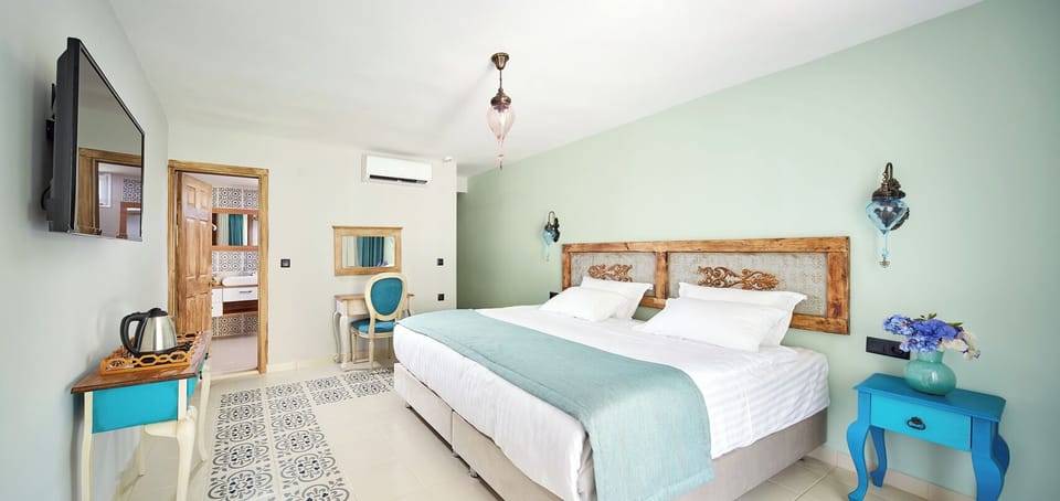 Premium bedding, minibar, in-room safe, soundproofing