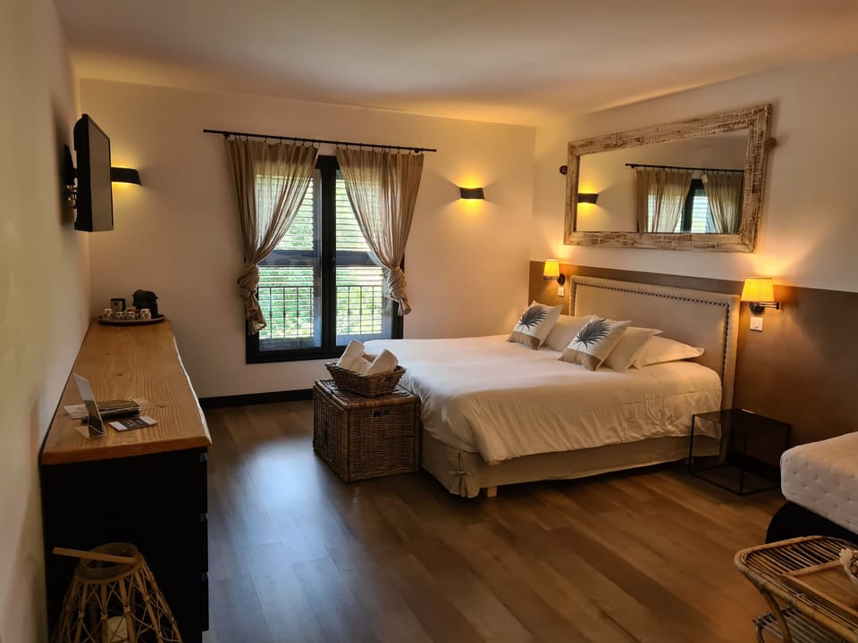 Superior Room | Premium bedding, minibar, in-room safe, blackout drapes
