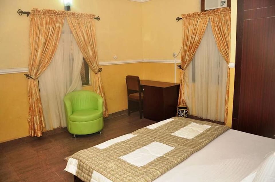 Premium bedding, in-room safe, desk, bed sheets