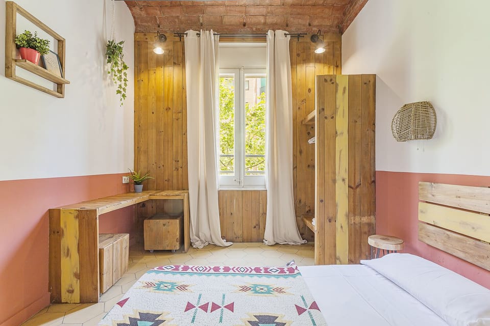 BirdHouse Bed and Breakfast in Barcelona
