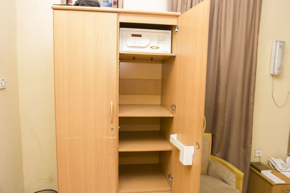 Classic Room | Safe