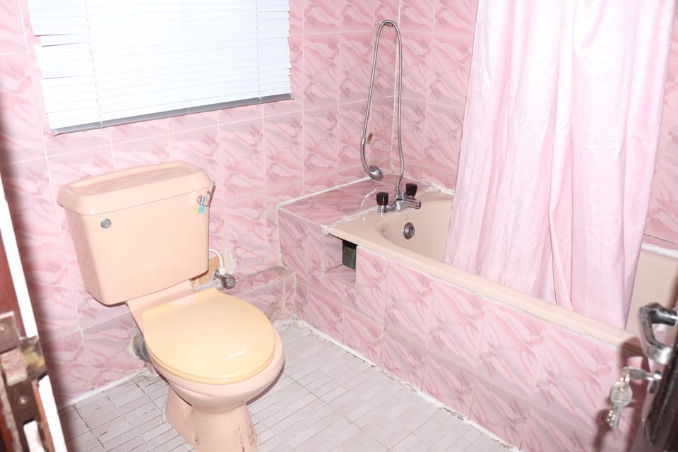 Deluxe Room, 1 King Bed | Bathroom | Combined shower/tub, deep soaking tub, rainfall showerhead