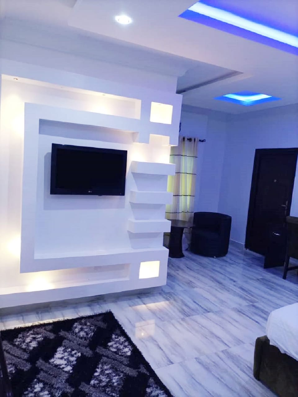 Deluxe Studio, 1 King Bed | Premium bedding, desk, free WiFi, bed sheets