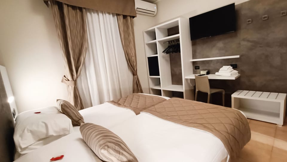 Deluxe Double Room | Minibar, desk, laptop workspace, blackout drapes
