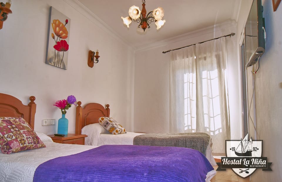 Twin Room | Desk, free WiFi