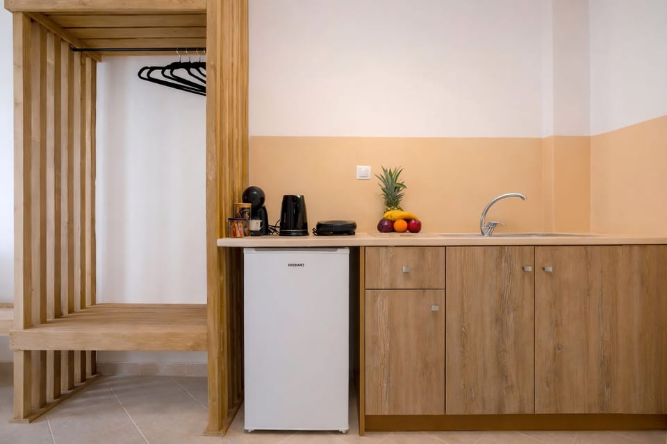 Studio, Sea View | In-room safe, iron/ironing board, free WiFi, bed sheets