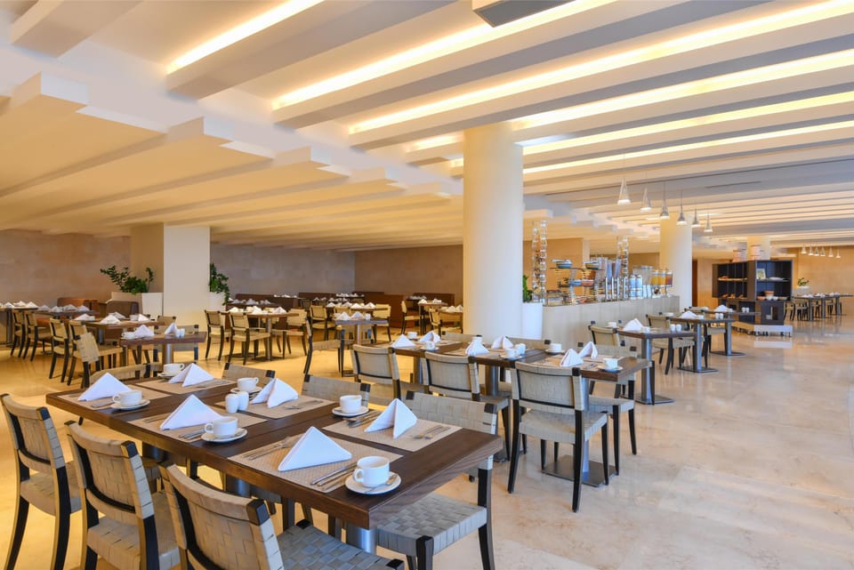 3 restaurants; breakfast, lunch, dinner, and brunch served