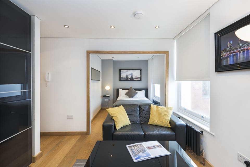 Apartment | Living area | Flat-screen TV