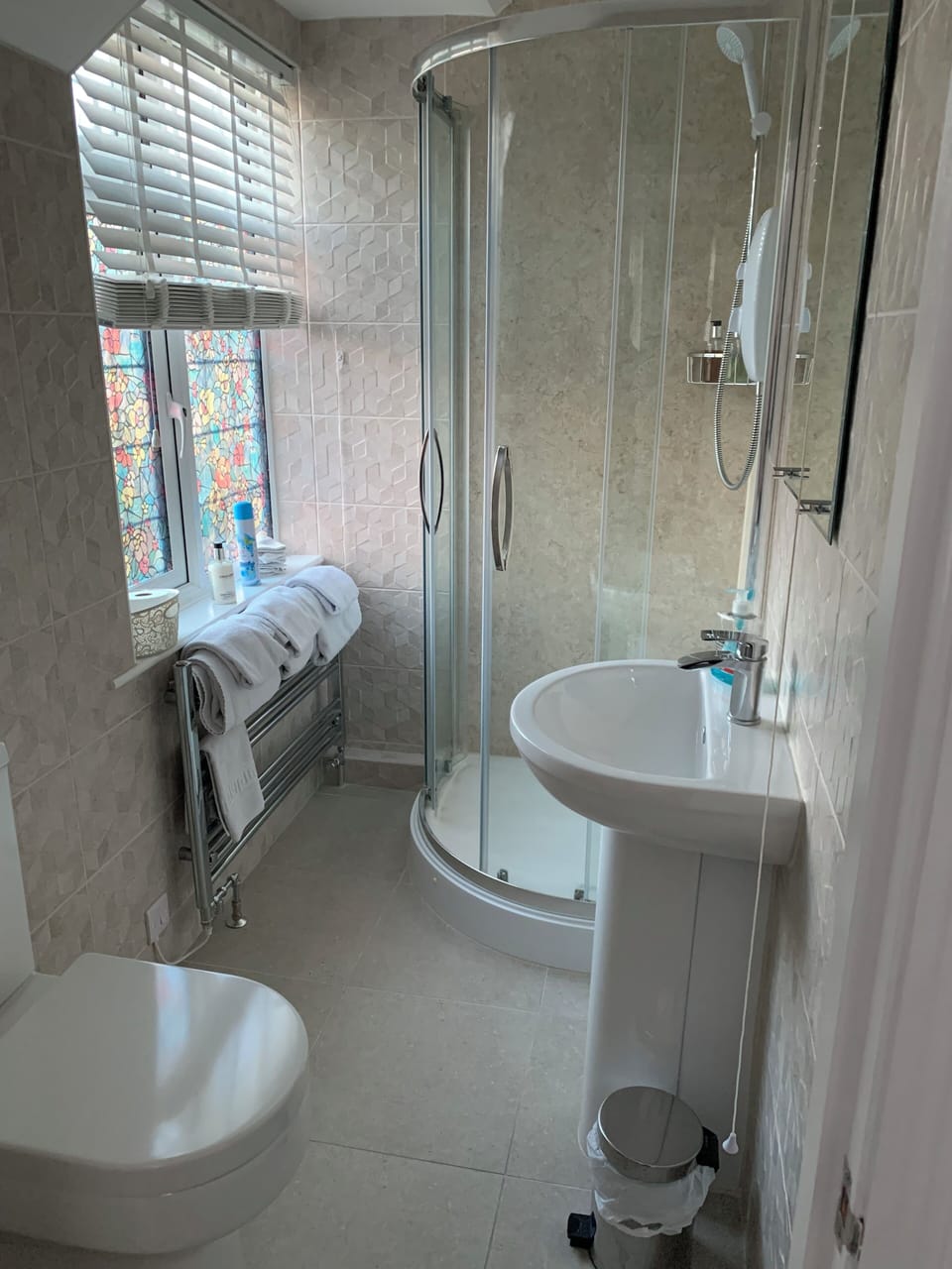 Family Double Room | Bathroom | Shower, free toiletries, hair dryer, towels