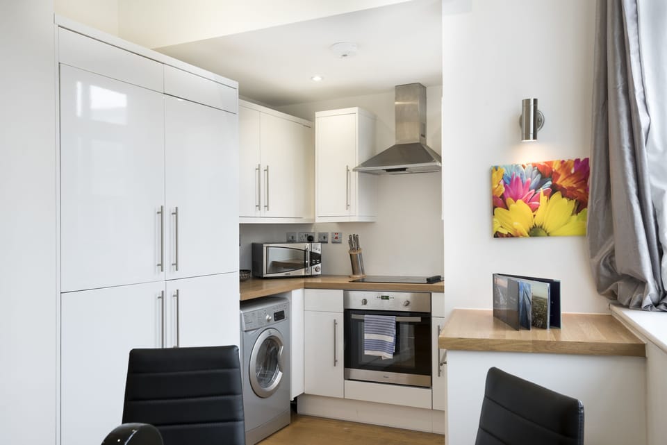 Apartment | Private kitchen | Fridge, microwave, oven, stovetop