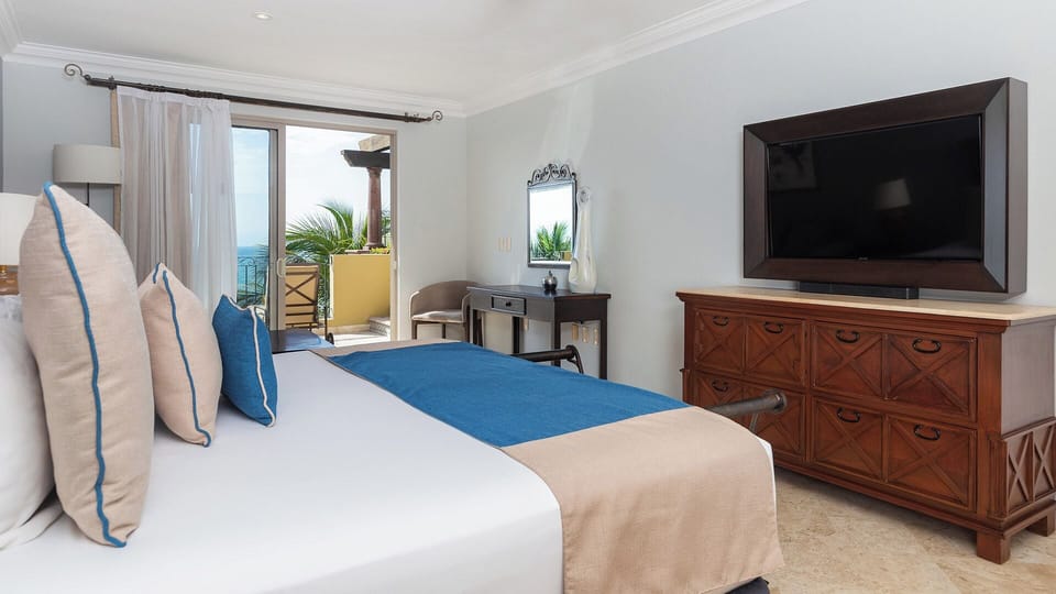Three Bedroom Ocean Front | 1 bedroom, premium bedding, down comforters, in-room safe