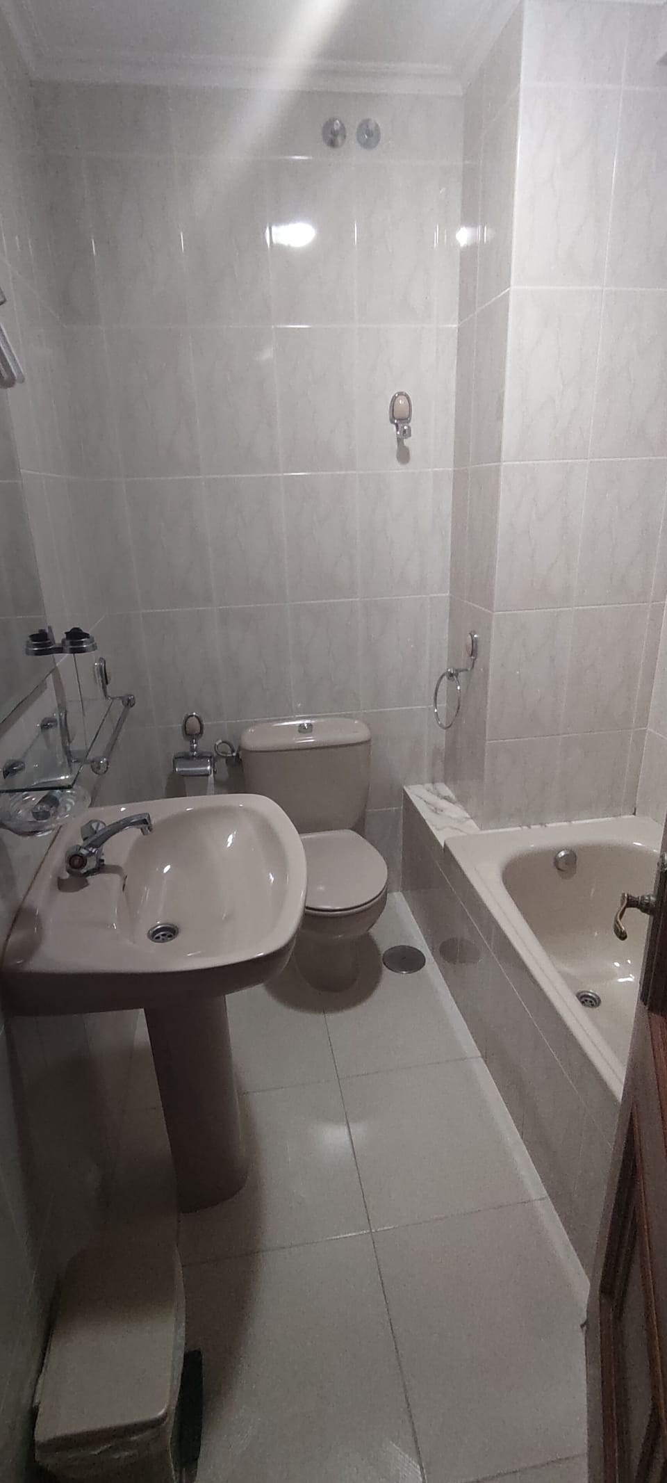 Deep soaking tub, rainfall showerhead, free toiletries, towels