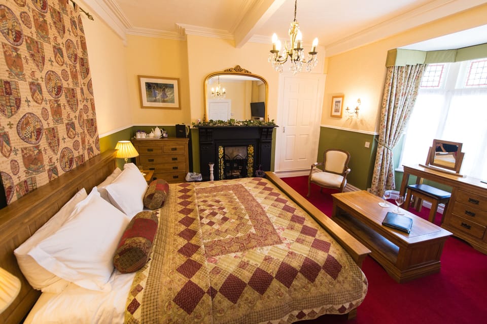 Superior Room, 1 King Bed | Down comforters, memory foam beds, desk, laptop workspace