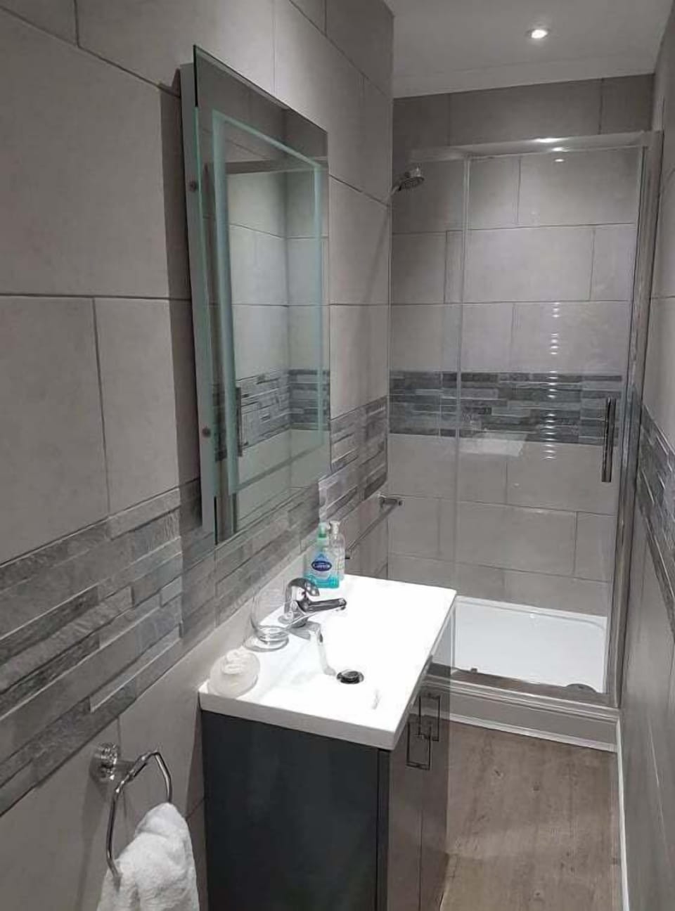 Luxury Room, 1 King Bed, Garden View | Bathroom | Eco-friendly toiletries, hair dryer, bathrobes, slippers