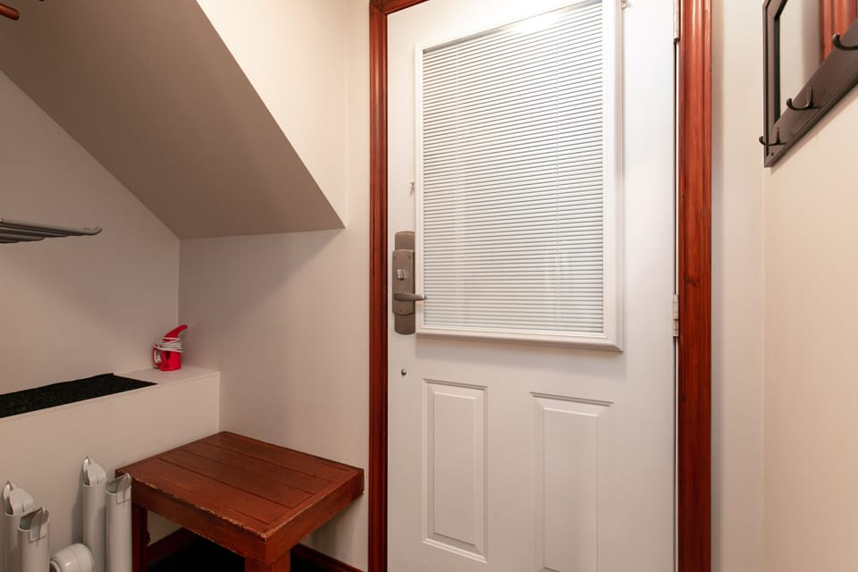 Entry area with room to store equipment and electric glove / boo - Entry area with room to store equipment and electric glove / boot dryer.