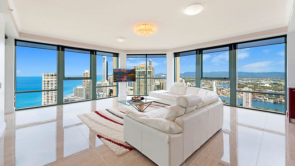 SURFERS PARADISE LUXURY APARTMENT - OCEAN FRONT