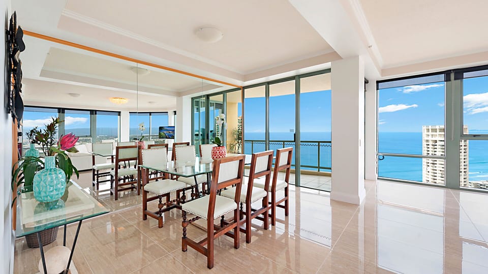SURFERS PARADISE LUXURY APARTMENT - OCEAN FRONT