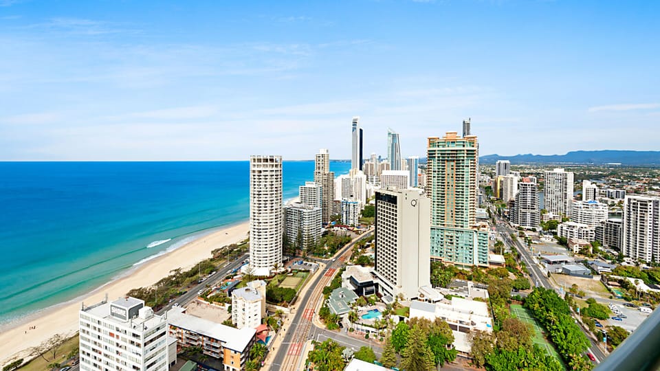 SURFERS PARADISE LUXURY APARTMENT - OCEAN FRONT