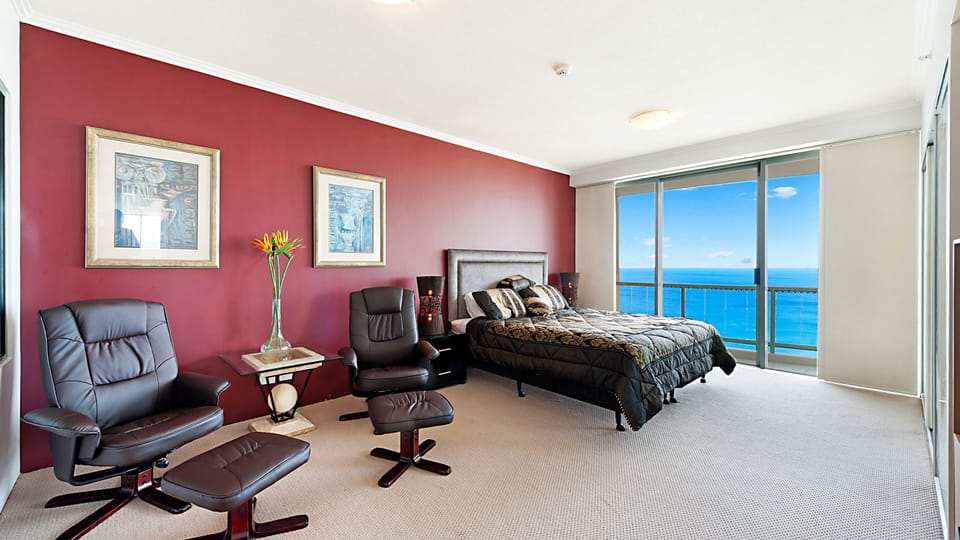 SURFERS PARADISE LUXURY APARTMENT - OCEAN FRONT