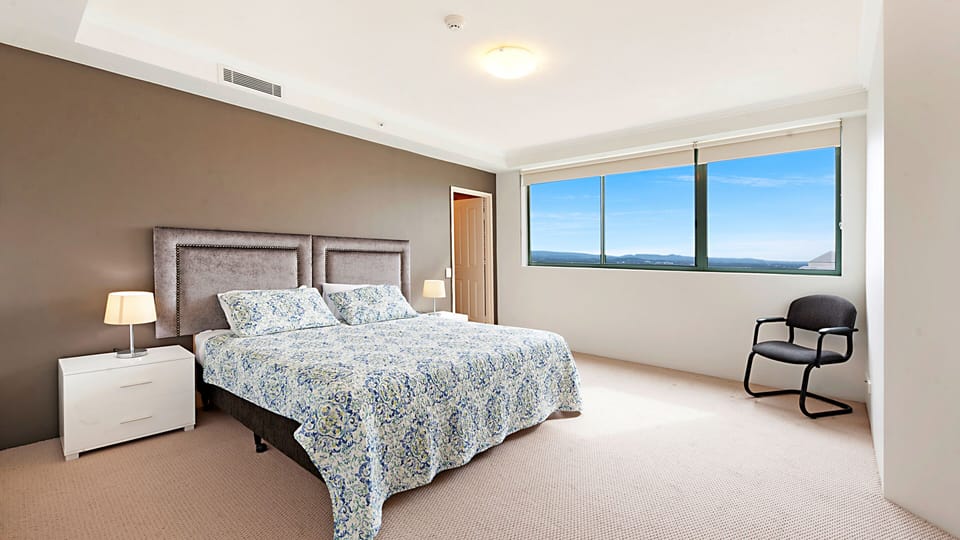 SURFERS PARADISE LUXURY APARTMENT - OCEAN FRONT