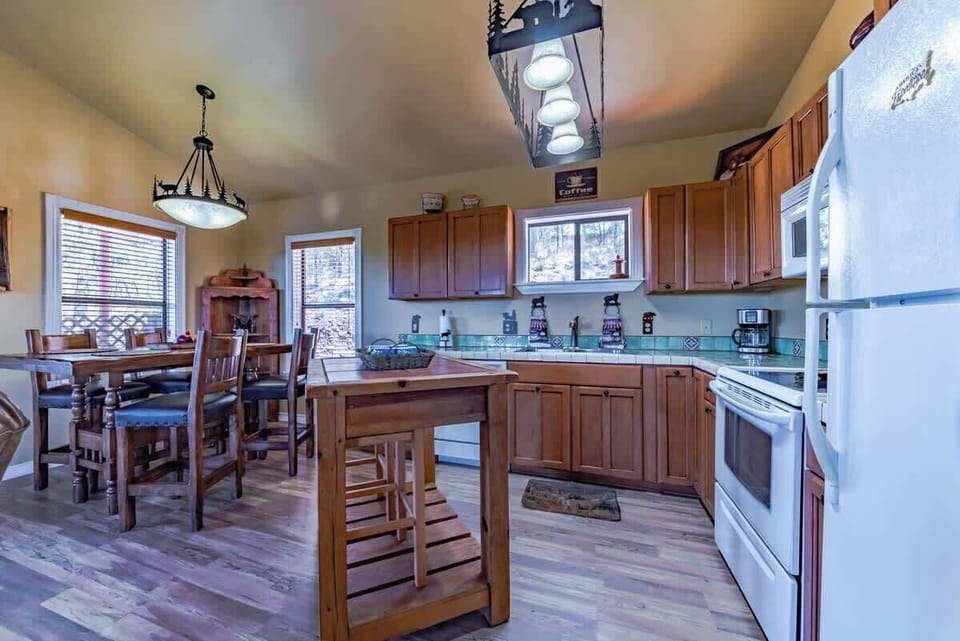 Well-stocked kitchen and dining table — perfect for meals, puzzles, or game night.