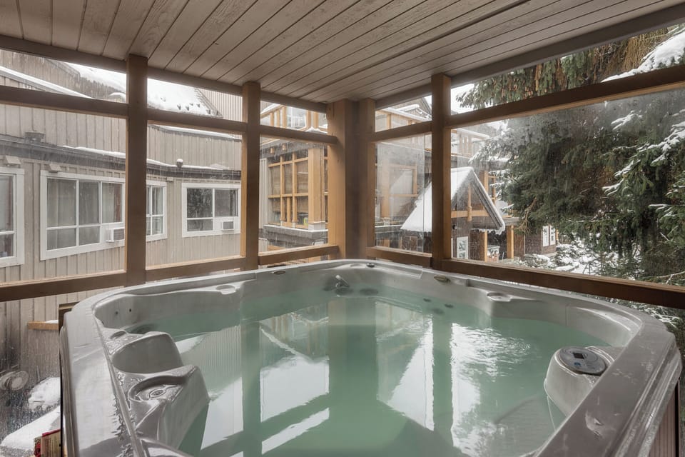 Indoor spa tub