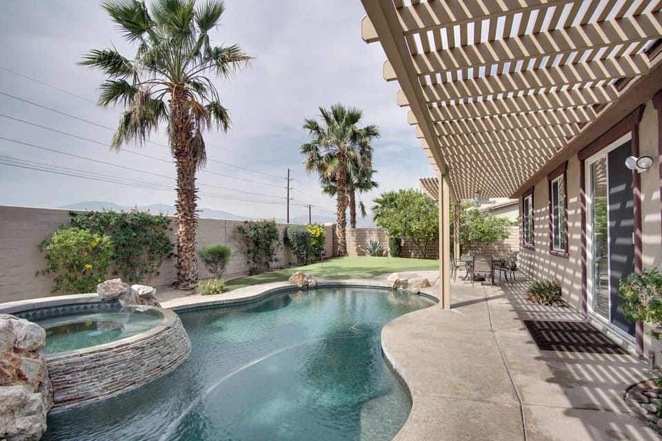Private Yard | Putting Green | Pool | Hot Tub | Gas Grill