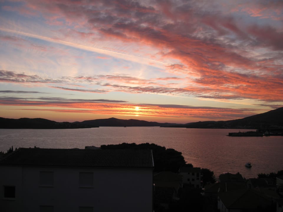 Beautiful apartment for two persons with sea view in Trogir near the beach Apartment in Okrug Gornji