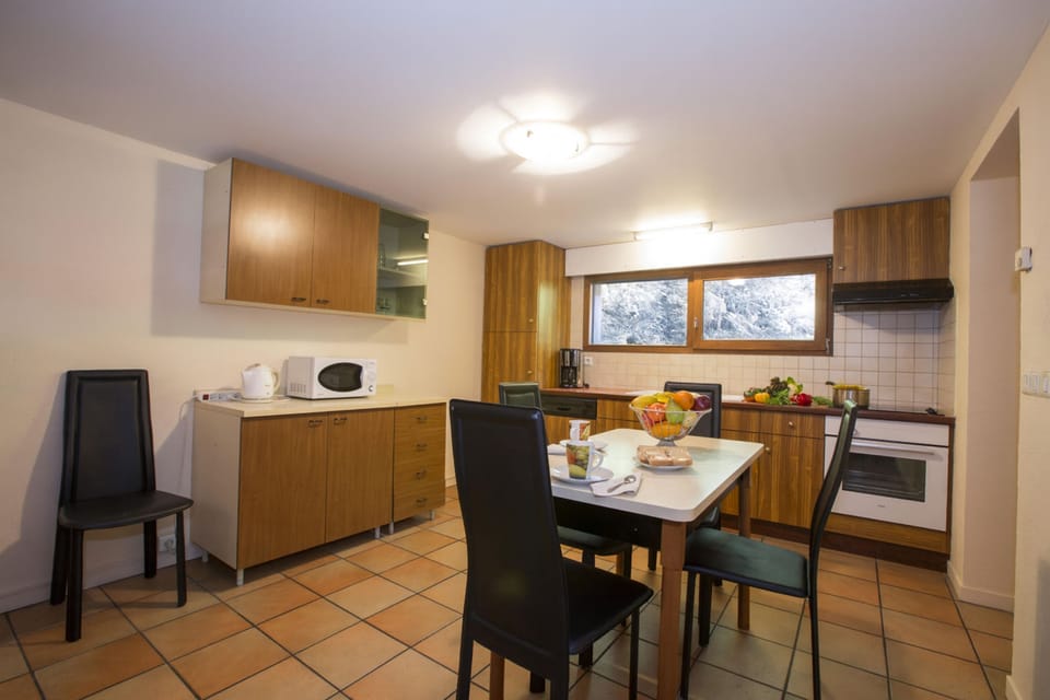 Well equipped kitchen with a dishwasher
