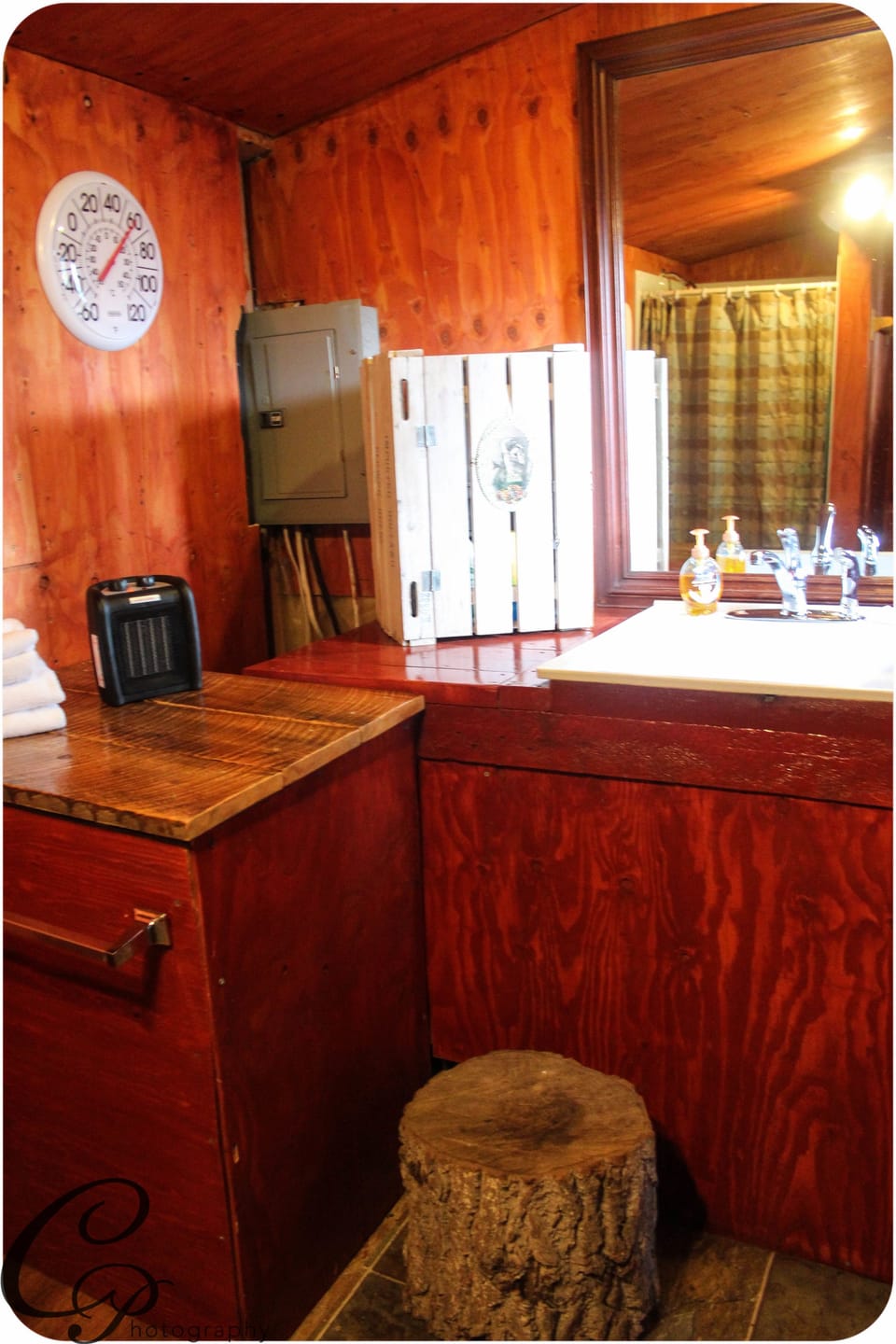 Shower, free toiletries, towels