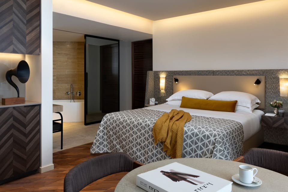 Minibar, in-room safe, blackout drapes, free WiFi